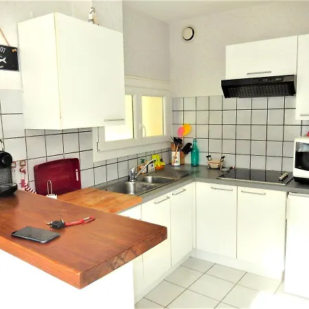 Tres Agreable Au Rez De Chaussee, Situe A 150 M De La De Royan, Ref 1101 Apartment