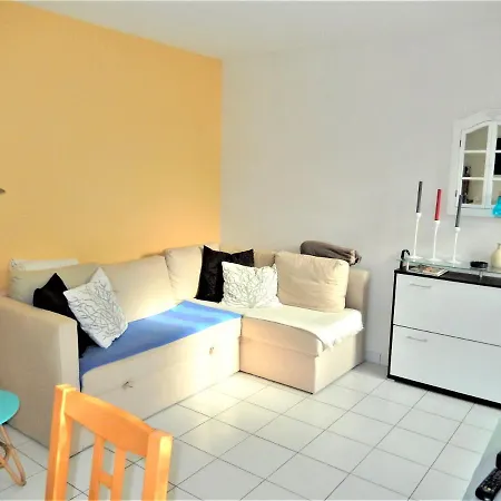 Tres Agreable Au Rez De Chaussee, Situe A 150 M De La De Royan, Ref 1101 Apartment
